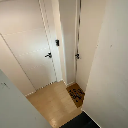 Souplex Laverie Jardin Parking Margareth דירה