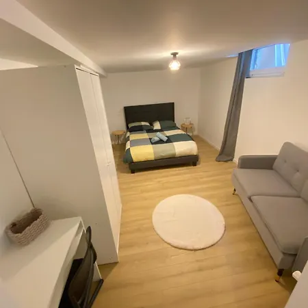 Souplex Laverie Jardin Parking Margareth דירה